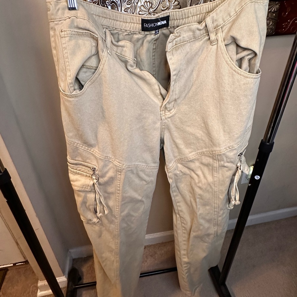 Fashion Nova Women’s Tan Cargo Pants - Picture 2 of 7